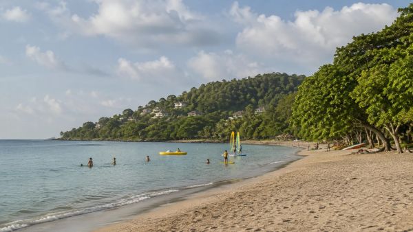 À la plage de l'Amélie, entre sérénité et activités nautiques